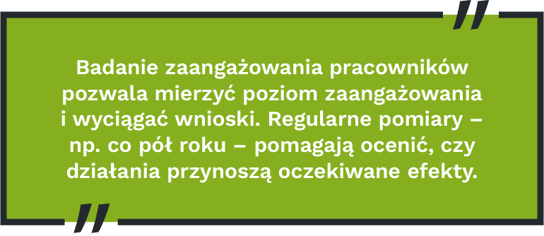 Badanie zaangażowania pracowników pozwala mierzyć poziom zaangażowania i wyciągać wnioski. Regularne pomiary – np. co pół roku – pomagają ocenić, czy działania przynoszą oczekiwane efekty.